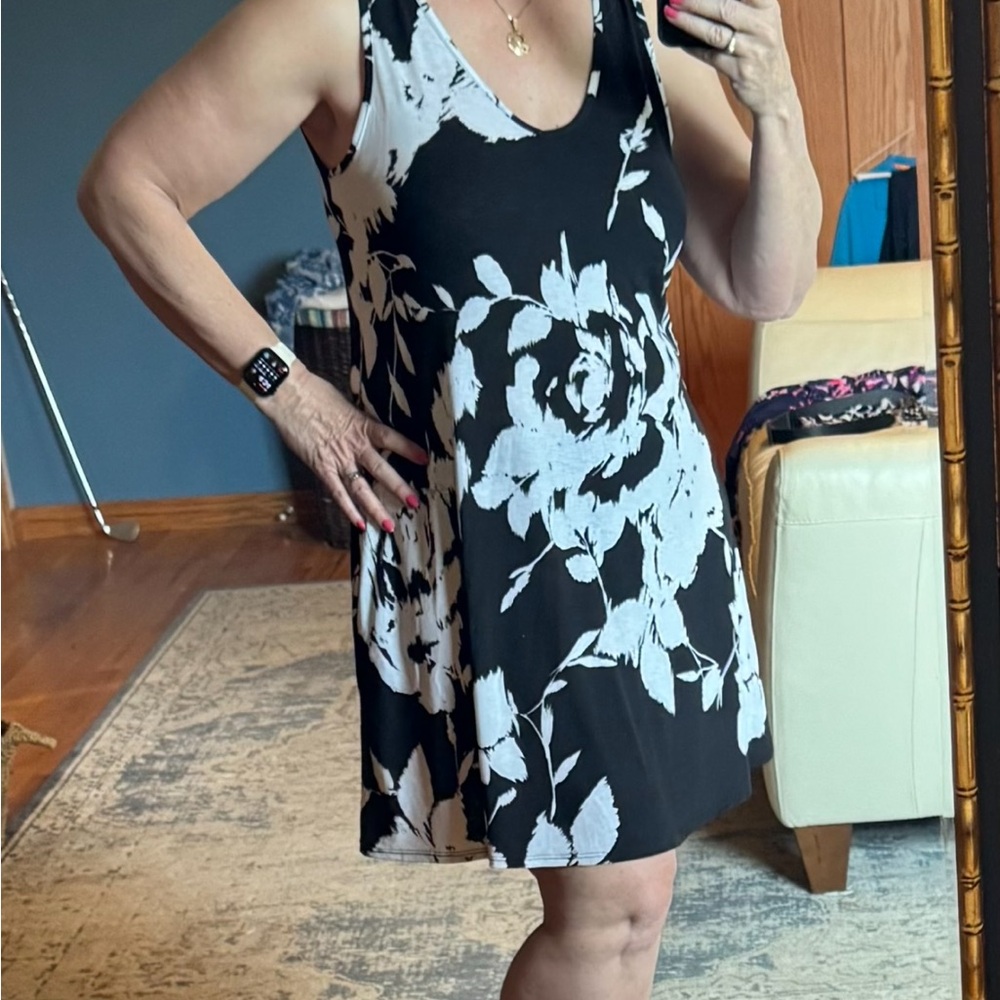 Black and White Sleeveless V-Neck Mini Sundress